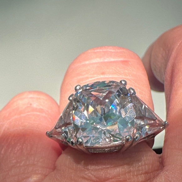 Colourless Moissanite Diamond,Engagement Solitaire Ring w Trillions - Picture 8 of 8